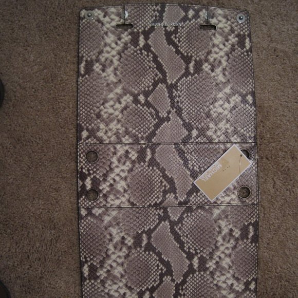 Michael Kors Cover - Selma Swap Embossed Python - Picture 2 of 3